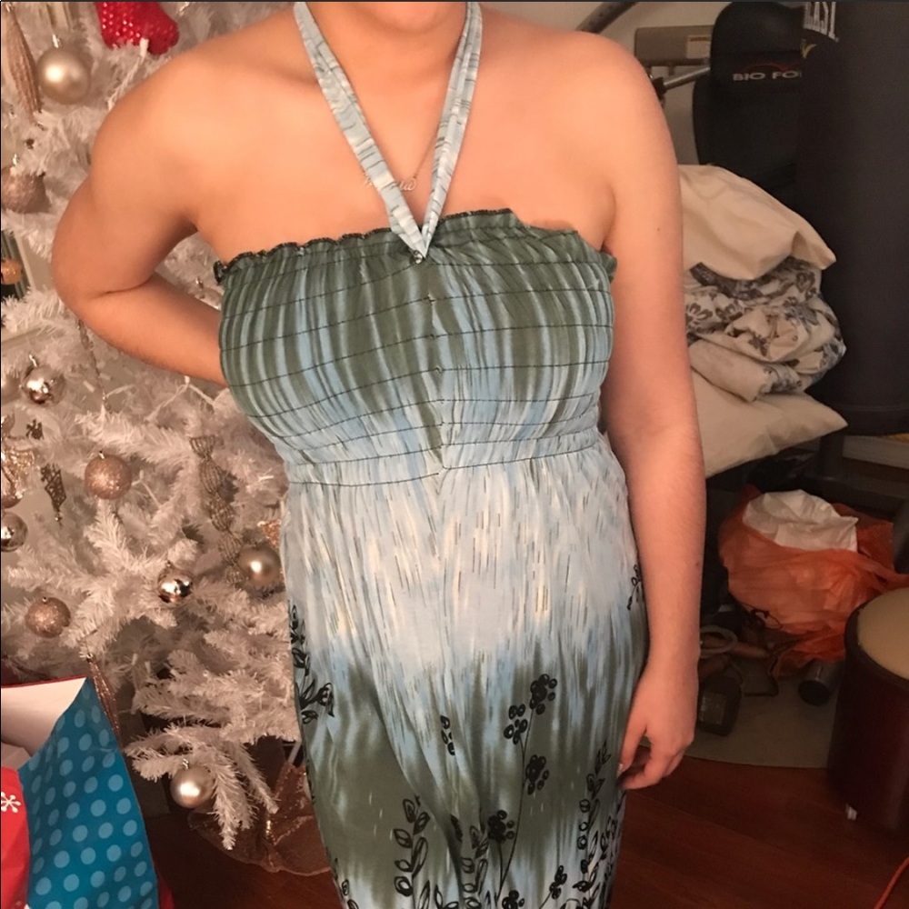 Halter Dress - Picture 6 of 6